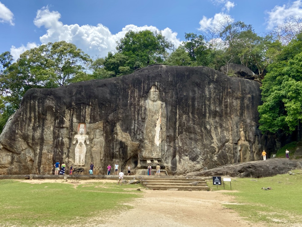 10.03.2024 – 31.03.2024 Sri Lanka – 17. Tag: Buddha-Statuen von Buduruwagala und Fahrt nach&nbsp;Tissamaharama